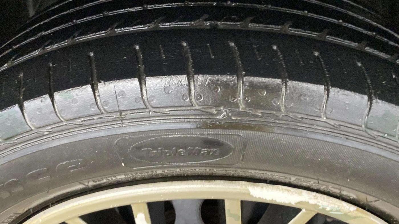 2019 Tata NEXON XM PETROL, Petrol, Manual, 43,911 km, Right Front Tyre Tread
