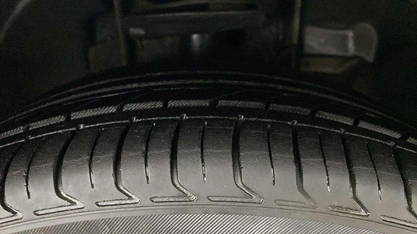 2018 Tata TIGOR XZ (O) PETROL, Petrol, Manual, 64,974 km, Right Front Tyre Tread