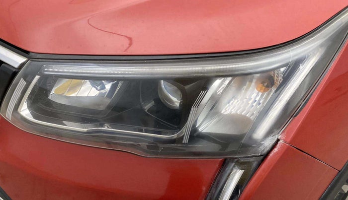 2019 Mahindra XUV300 W8(O) 1.2 PETROL DUAL TONE, Petrol, Manual, 95,656 km, Left headlight - Minor scratches