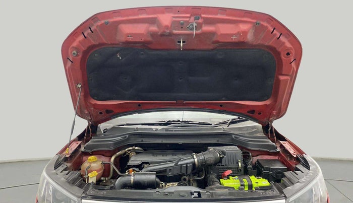 2019 Mahindra XUV300 W8(O) 1.2 PETROL DUAL TONE, Petrol, Manual, 95,656 km, Open Bonet