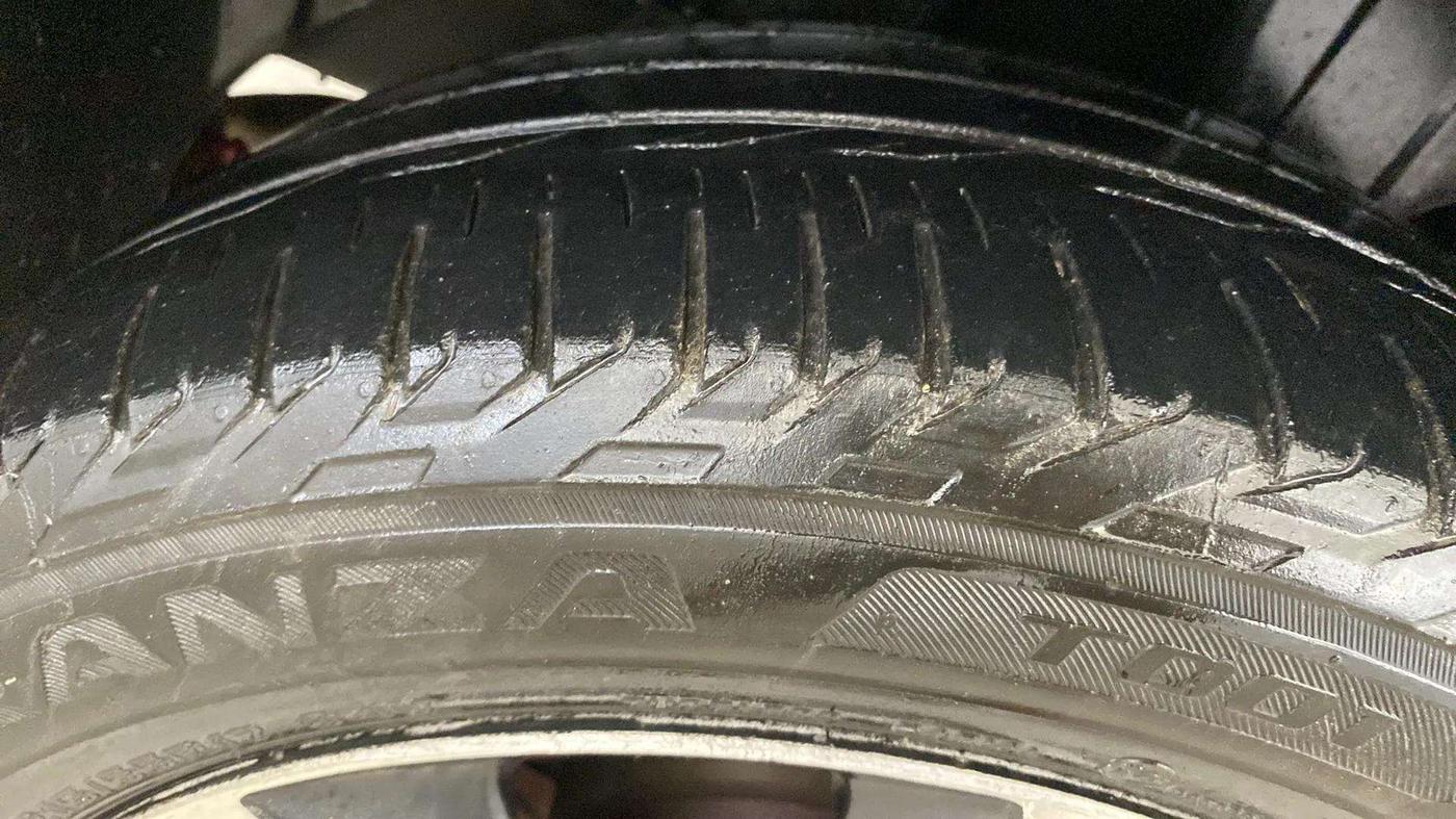 2019 Mahindra XUV300 W8(O) 1.2 PETROL DUAL TONE, Petrol, Manual, 95,774 km, Left Front Tyre Tread
