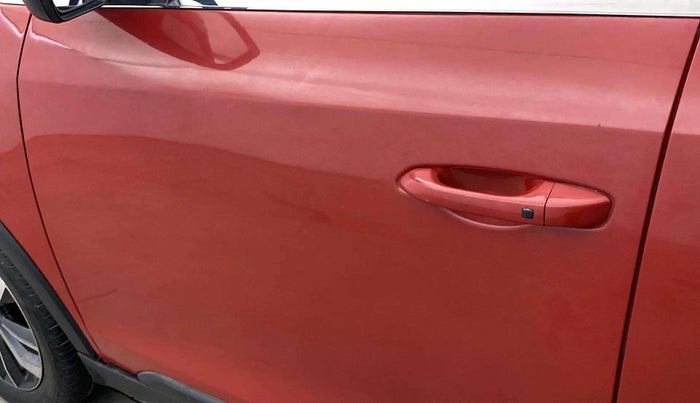 2019 Mahindra XUV300 W8(O) 1.2 PETROL DUAL TONE, Petrol, Manual, 95,656 km, Front passenger door - Minor scratches