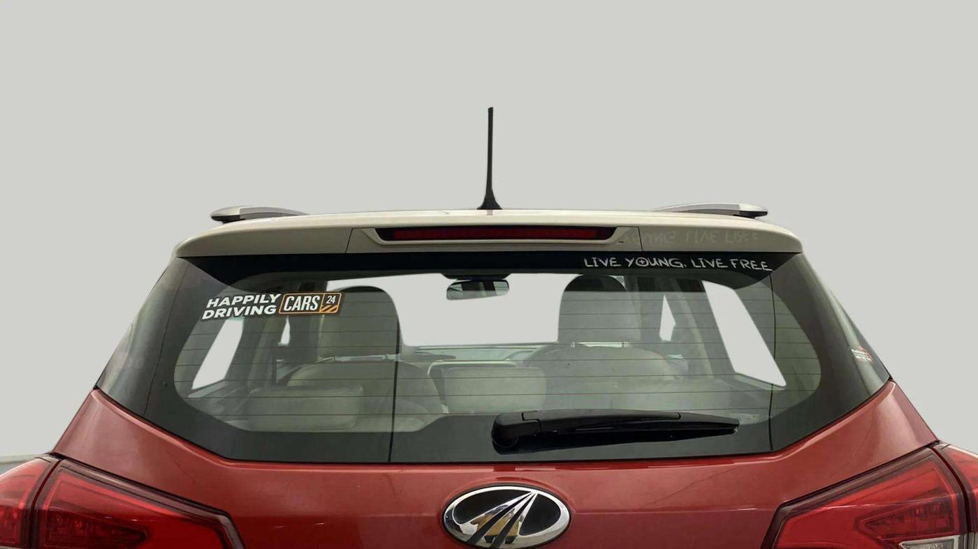 2019 Mahindra XUV300 W8(O) 1.2 PETROL DUAL TONE, Petrol, Manual, 95,774 km, Rear Windshield