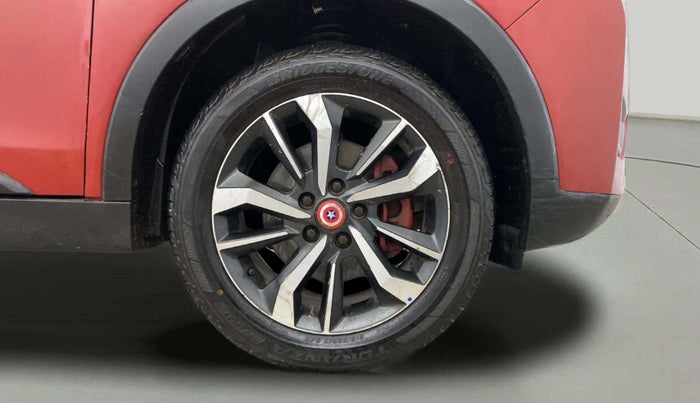 2019 Mahindra XUV300 W8(O) 1.2 PETROL DUAL TONE, Petrol, Manual, 95,656 km, Right Front Wheel