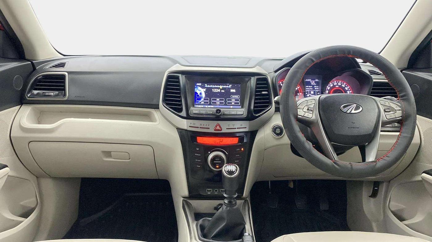 2019 Mahindra XUV300 W8(O) 1.2 PETROL DUAL TONE, Petrol, Manual, 95,774 km, Dashboard