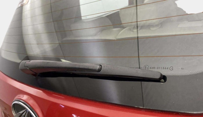 2019 Mahindra XUV300 W8(O) 1.2 PETROL DUAL TONE, Petrol, Manual, 95,656 km, Rear Wiper