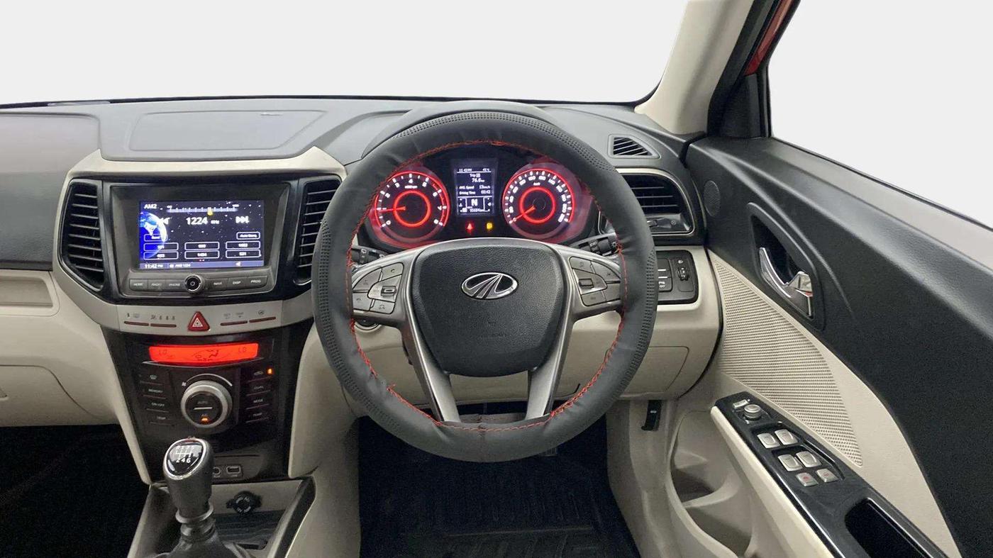 2019 Mahindra XUV300 W8(O) 1.2 PETROL DUAL TONE, Petrol, Manual, 95,774 km, Steering Wheel Close Up