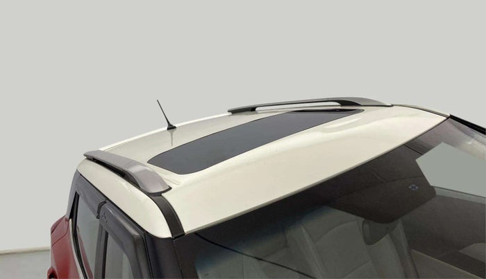 2019 Mahindra XUV300 W8(O) 1.2 PETROL DUAL TONE, Petrol, Manual, 95,656 km, Roof - Antenna Broken