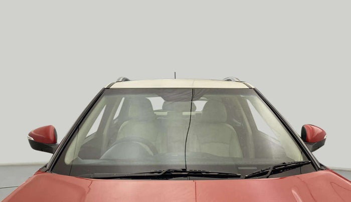 2019 Mahindra XUV300 W8(O) 1.2 PETROL DUAL TONE, Petrol, Manual, 95,656 km, Front Windshield
