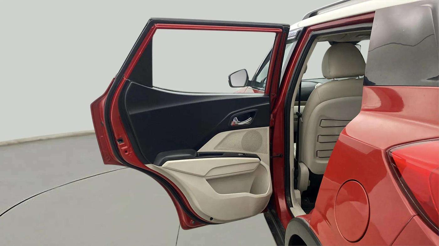 2019 Mahindra XUV300 W8(O) 1.2 PETROL DUAL TONE, Petrol, Manual, 95,774 km, LHS Rear Door