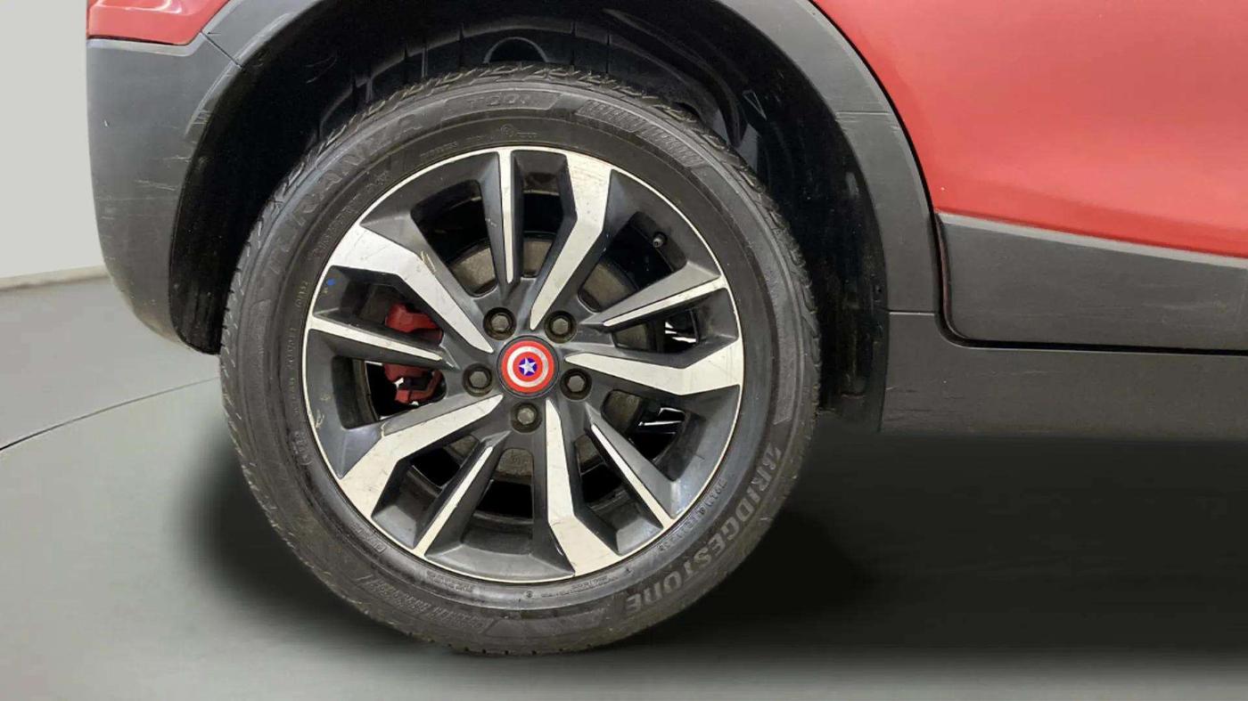 2019 Mahindra XUV300 W8(O) 1.2 PETROL DUAL TONE, Petrol, Manual, 95,774 km, Right Rear Wheel