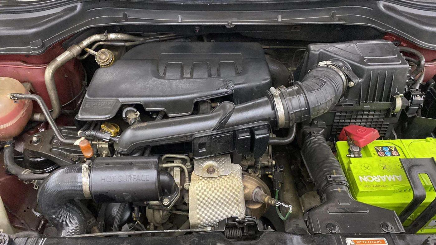 2019 Mahindra XUV300 W8(O) 1.2 PETROL DUAL TONE, Petrol, Manual, 95,774 km, Engine View