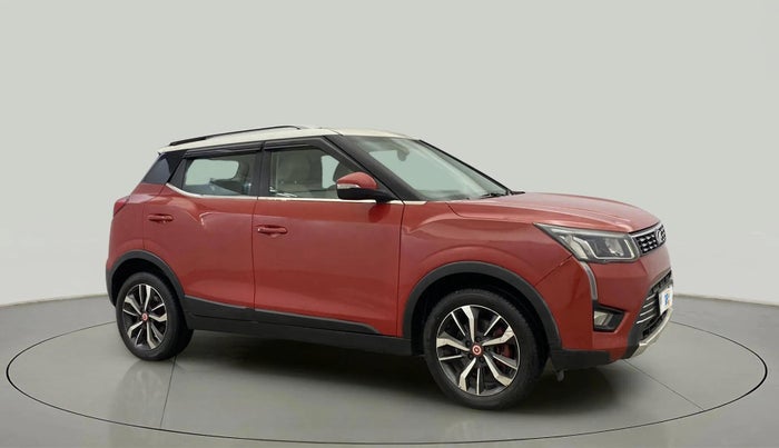 2019 Mahindra XUV300 W8(O) 1.2 PETROL DUAL TONE, Petrol, Manual, 95,656 km, Right Front Diagonal