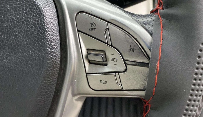 2019 Mahindra XUV300 W8(O) 1.2 PETROL DUAL TONE, Petrol, Manual, 95,656 km, Adaptive Cruise Control