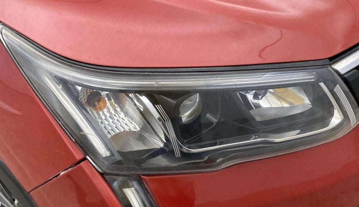 2019 Mahindra XUV300 W8(O) 1.2 PETROL DUAL TONE, Petrol, Manual, 95,656 km, Right headlight - Minor scratches
