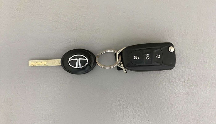 2022 Tata PUNCH ADVENTURE MT, Petrol, Manual, 25,255 km, Key Close Up