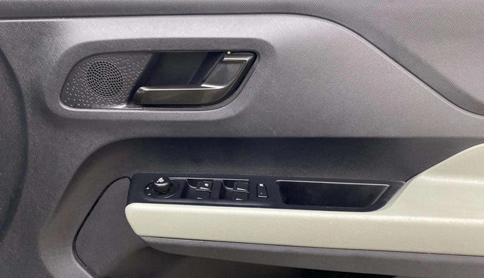2022 Tata PUNCH ADVENTURE MT, Petrol, Manual, 25,255 km, Driver Side Door Panels Control