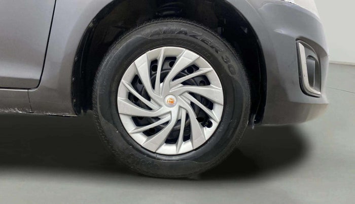 2015 Maruti Swift VXI, Petrol, Manual, 18,344 km, Right Front Wheel