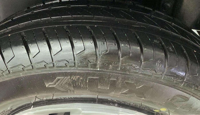 2015 Maruti Swift VXI, Petrol, Manual, 18,344 km, Right Rear Tyre Tread