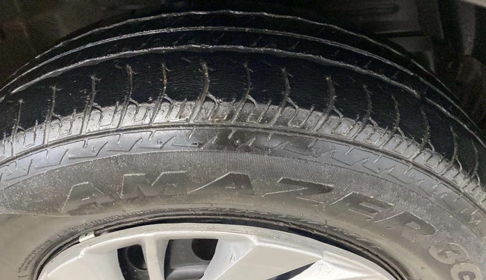 2015 Maruti Swift VXI, Petrol, Manual, 18,344 km, Right Front Tyre Tread