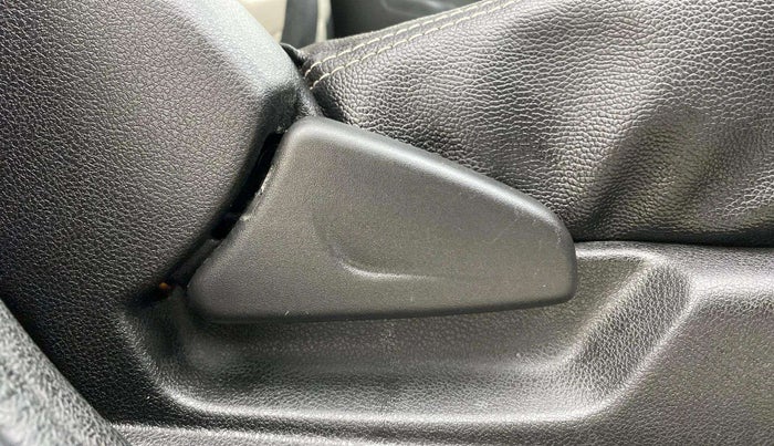 2020 Renault Kwid RXT 1.0 AMT (O), Petrol, Automatic, 39,605 km, Driver Side Adjustment Panel