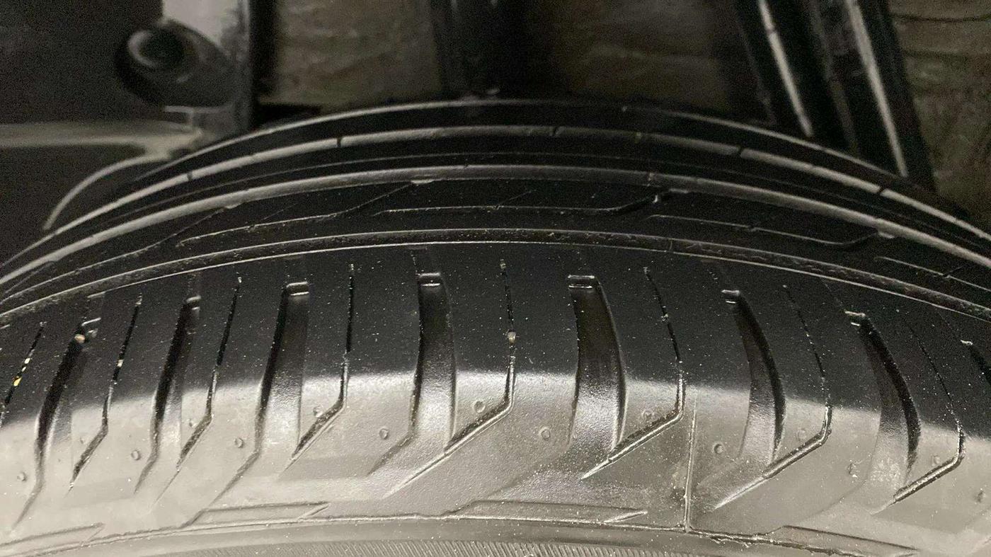 2021 Renault Duster RXZ 1.5 PETROL MT, Petrol, Manual, 45,093 km, Right Rear Tyre Tread