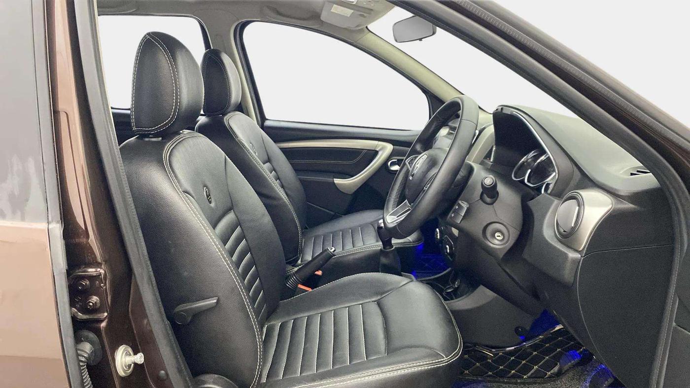 2021 Renault Duster RXZ 1.5 PETROL MT, Petrol, Manual, 45,093 km, Right Side Front Door Cabin