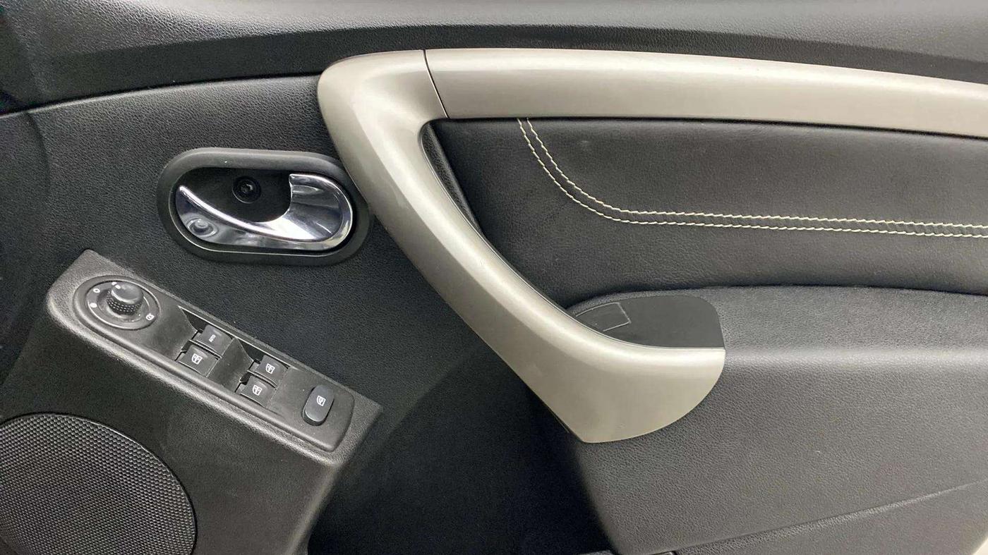 2021 Renault Duster RXZ 1.5 PETROL MT, Petrol, Manual, 45,093 km, Driver Side Door Panels Control