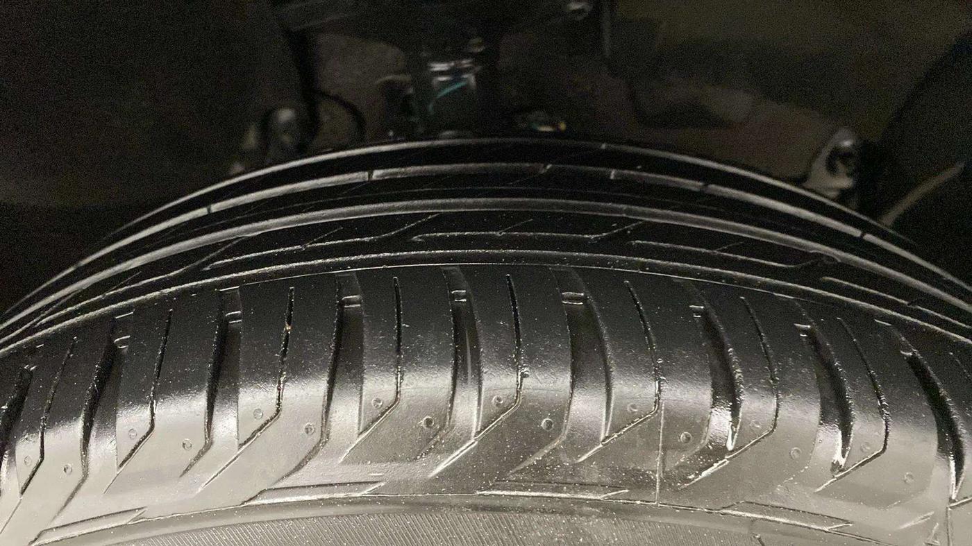 2021 Renault Duster RXZ 1.5 PETROL MT, Petrol, Manual, 45,093 km, Right Front Tyre Tread