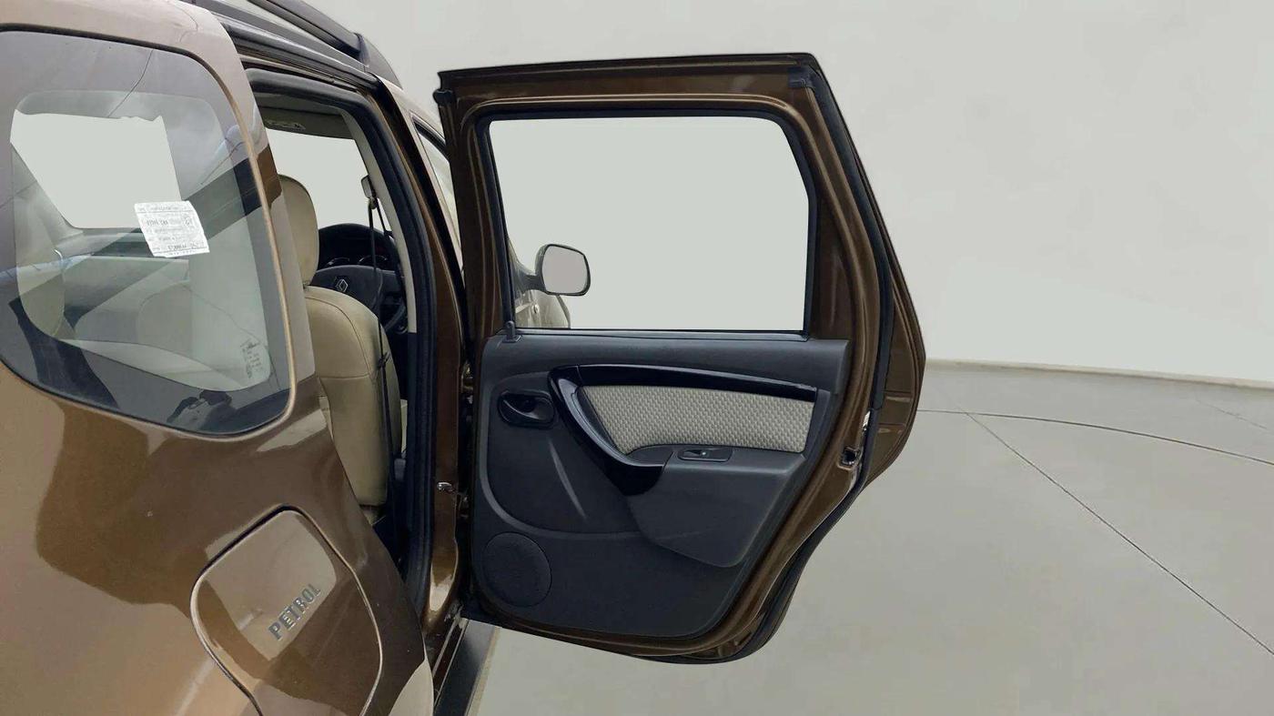 2015 Renault Duster RXL PETROL, Petrol, Manual, 29,784 km, RHS Rear Door