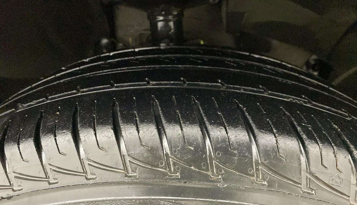2015 Renault Duster RXL PETROL, Petrol, Manual, 29,684 km, Right Front Tyre Tread