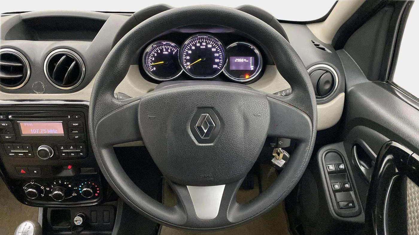 2015 Renault Duster RXL PETROL, Petrol, Manual, 29,784 km, Steering Wheel Close Up
