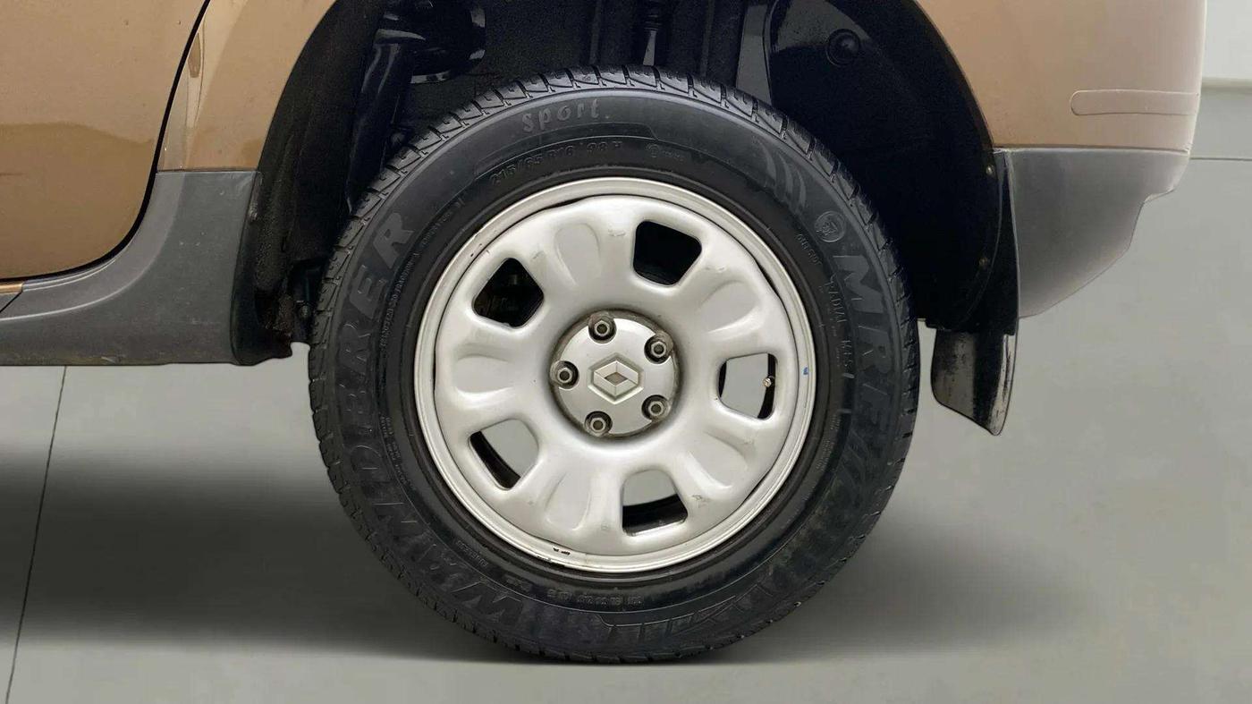 2015 Renault Duster RXL PETROL, Petrol, Manual, 29,784 km, Left Rear Wheel