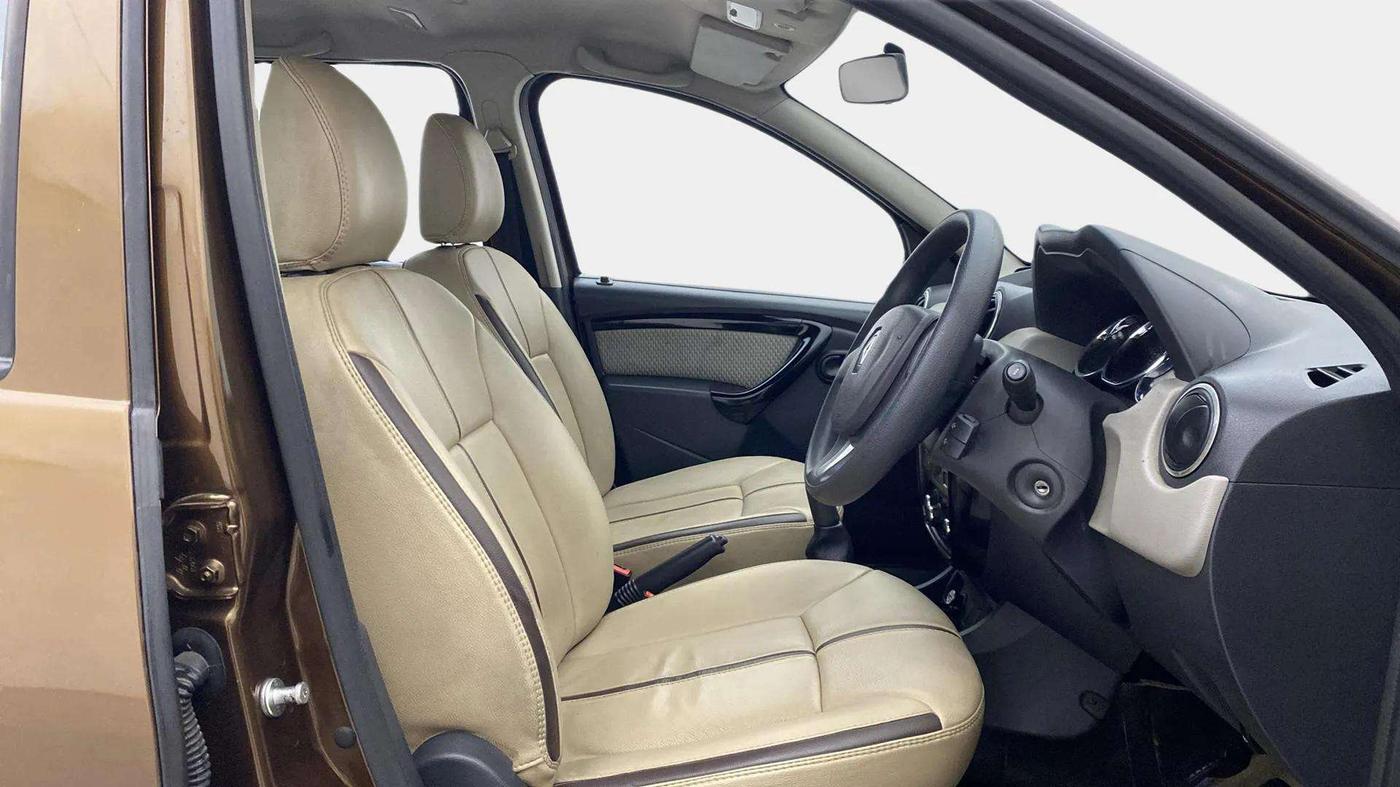 2015 Renault Duster RXL PETROL, Petrol, Manual, 29,784 km, Right Side Front Door Cabin