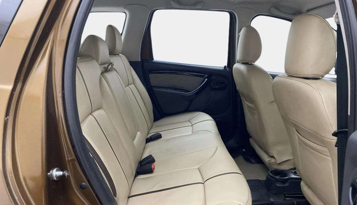 2015 Renault Duster RXL PETROL, Petrol, Manual, 29,684 km, Right Side Rear Door Cabin