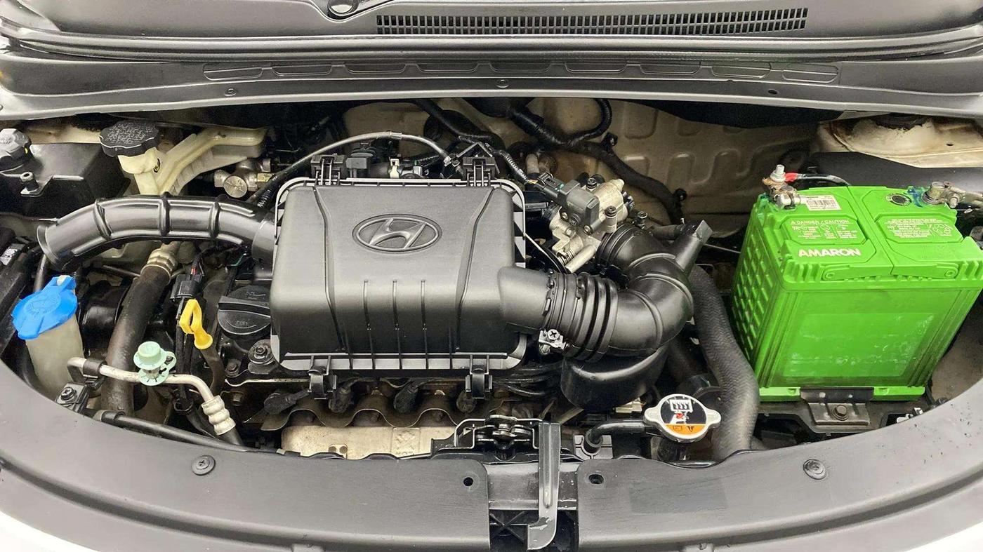 2016 Hyundai i10 SPORTZ 1.1, Petrol, Manual, 62,787 km, Engine View