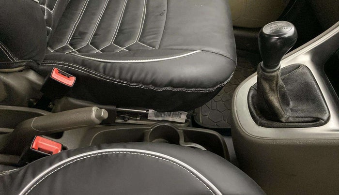 2016 Hyundai i10 SPORTZ 1.1, Petrol, Manual, 62,719 km, Gear lever - Boot cover slightly torn