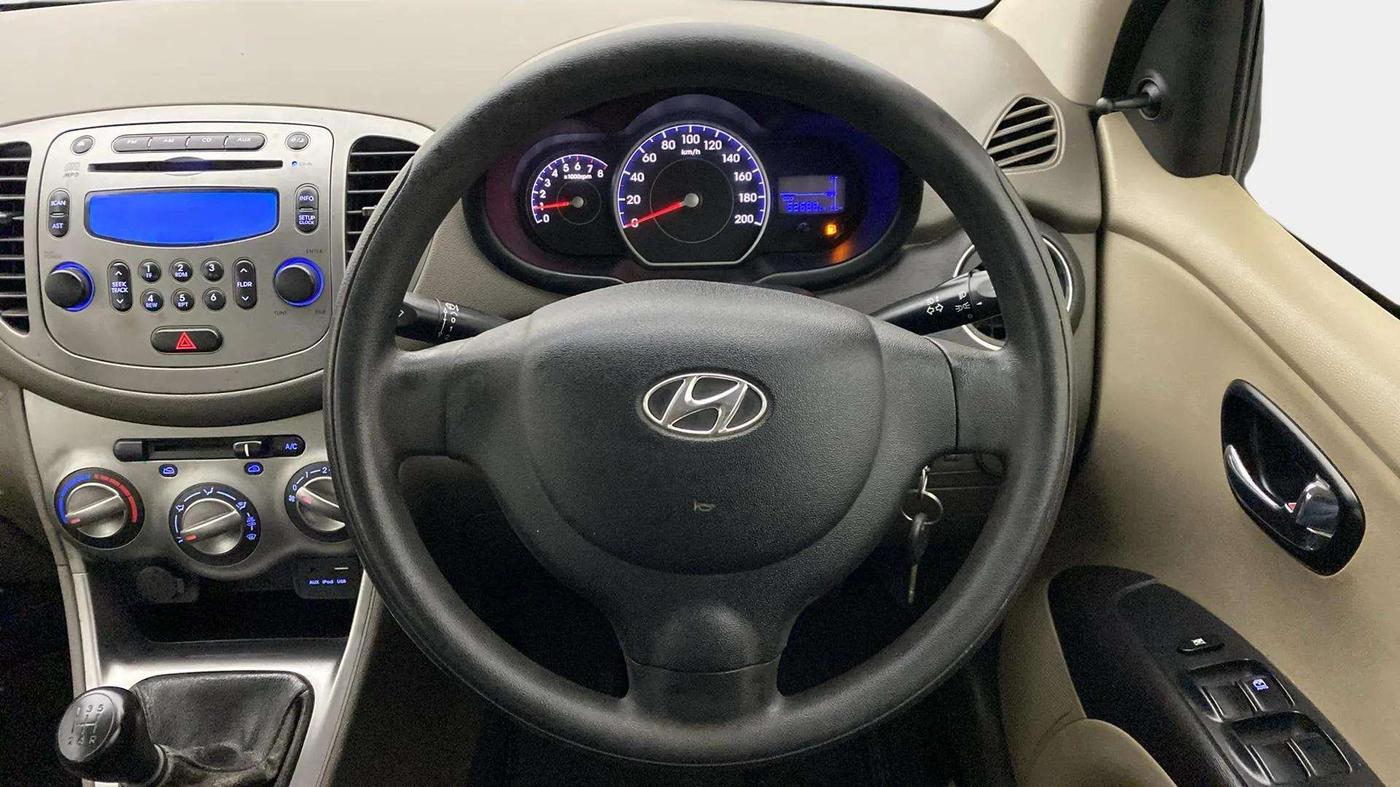 2016 Hyundai i10 SPORTZ 1.1, Petrol, Manual, 62,787 km, Steering Wheel Close Up