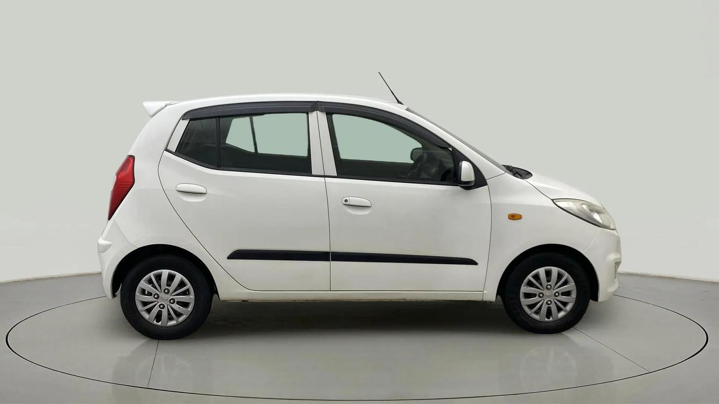 2016 Hyundai i10 SPORTZ 1.1, Petrol, Manual, 62,787 km, Right Side View