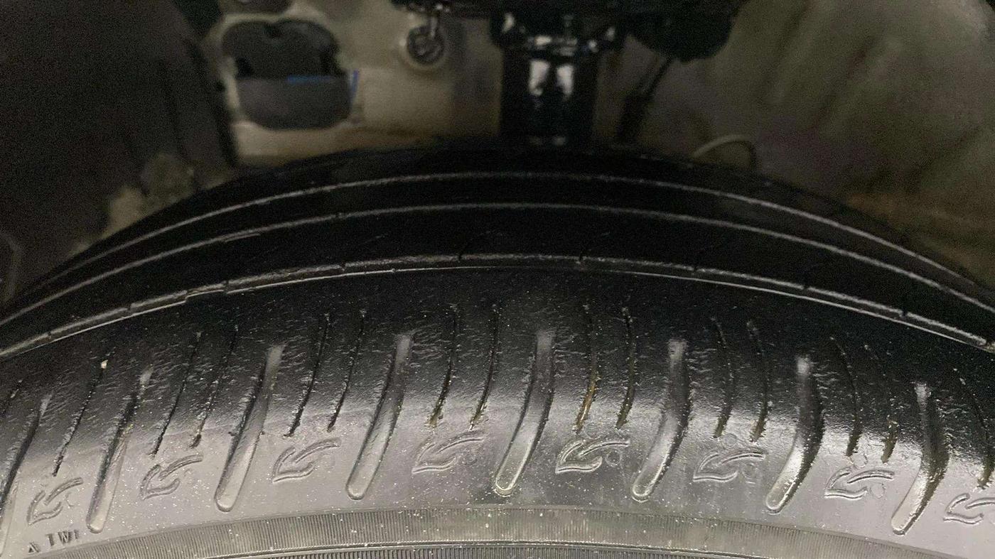 2019 Hyundai VENUE SX PLUS 1.0 TURBO DCT, Petrol, Automatic, 33,744 km, Left Front Tyre Tread