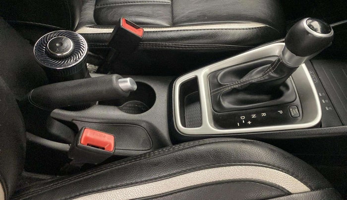 2019 Hyundai VENUE SX PLUS 1.0 TURBO DCT, Petrol, Automatic, 33,686 km, Gear Lever