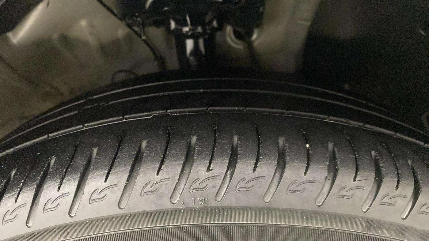 2019 Hyundai VENUE SX PLUS 1.0 TURBO DCT, Petrol, Automatic, 33,744 km, Right Front Tyre Tread