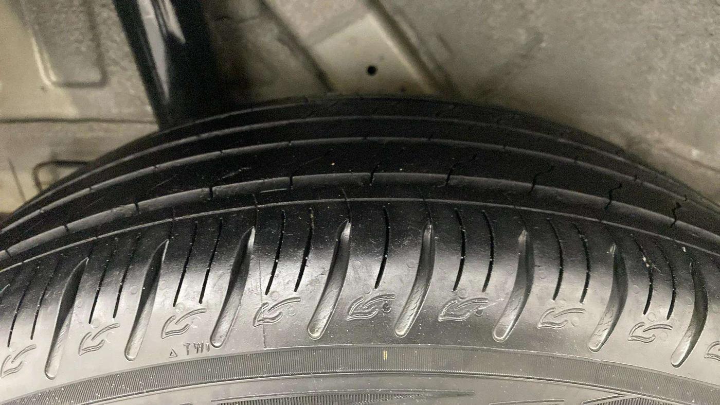 2019 Hyundai VENUE SX PLUS 1.0 TURBO DCT, Petrol, Automatic, 33,744 km, Right Rear Tyre Tread