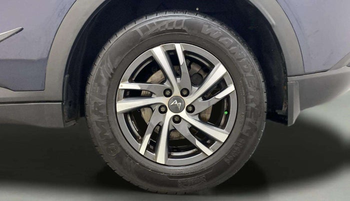 2022 Mahindra XUV700 AX 5 P AT 5 STR, Petrol, Automatic, 29,992 km, Left Rear Wheel