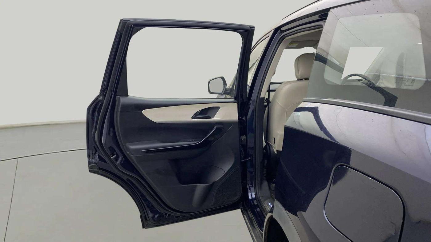 2022 Mahindra XUV700 AX 5 P AT 5 STR, Petrol, Automatic, 30,522 km, LHS Rear Door