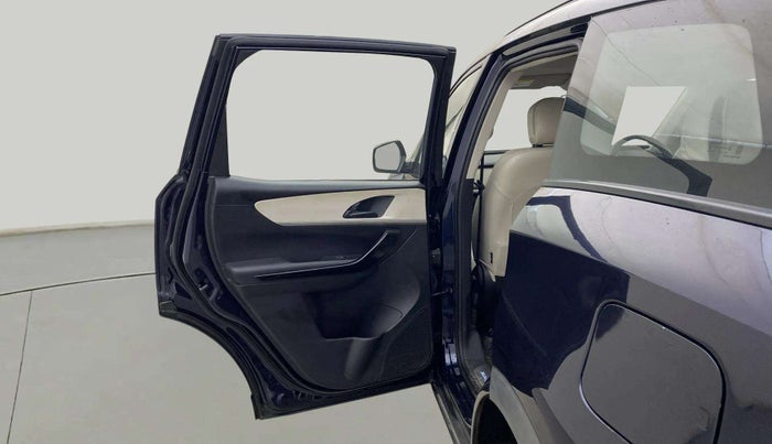 2022 Mahindra XUV700 AX 5 P AT 5 STR, Petrol, Automatic, 29,992 km, LHS Rear Door