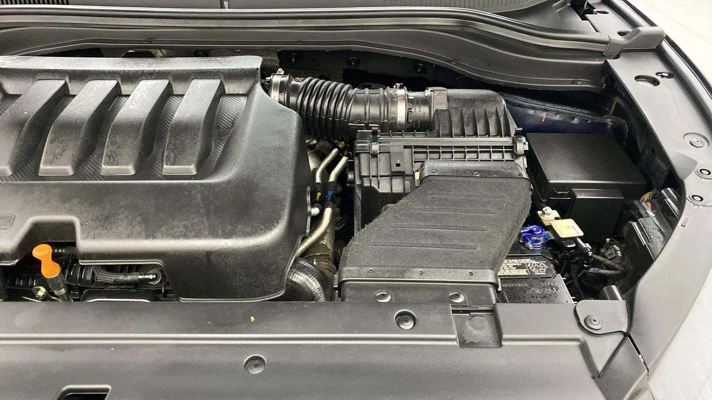 2022 Mahindra XUV700 AX 5 P AT 5 STR, Petrol, Automatic, 30,522 km, Engine View - Left