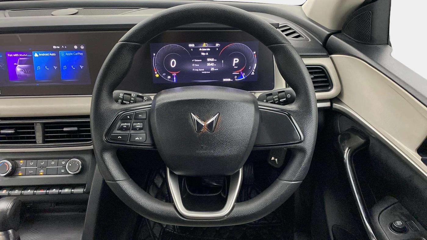 2022 Mahindra XUV700 AX 5 P AT 5 STR, Petrol, Automatic, 30,522 km, Steering Wheel Close Up
