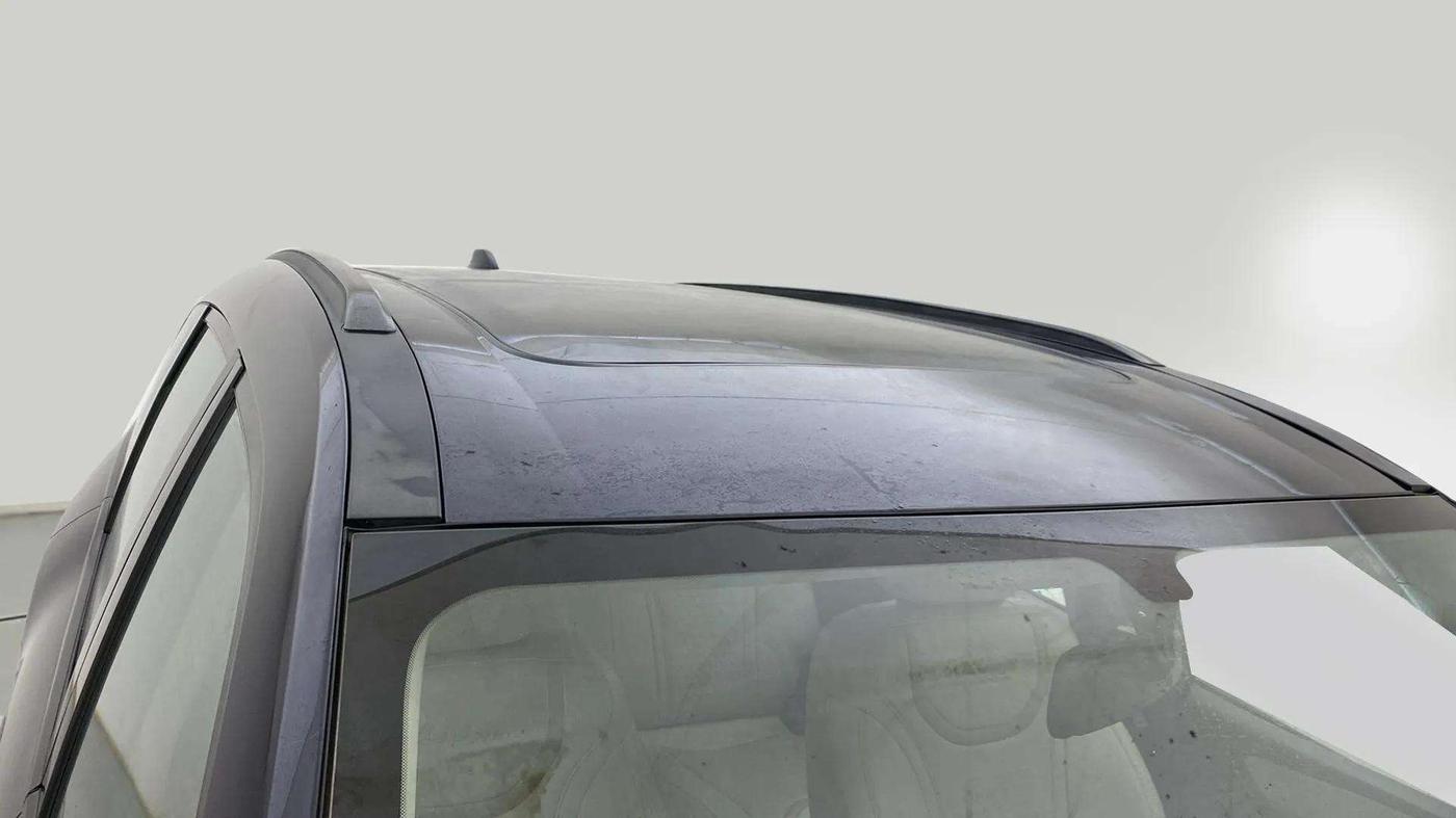 2022 Mahindra XUV700 AX 5 P AT 5 STR, Petrol, Automatic, 30,522 km, Roof