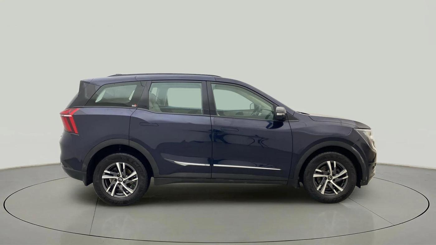 2022 Mahindra XUV700 AX 5 P AT 5 STR, Petrol, Automatic, 30,522 km, Right Side View